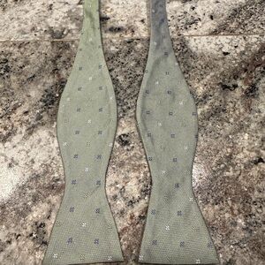 DKNY 100% Sik Bowtie Light Green Adjustable Designer